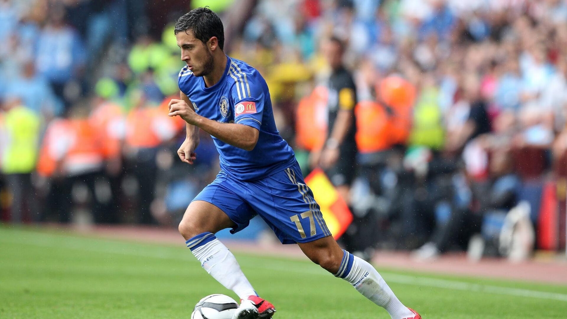 欧冠半决赛焦点战，里昂完胜突尼斯，战术革新铸就历史性胜利