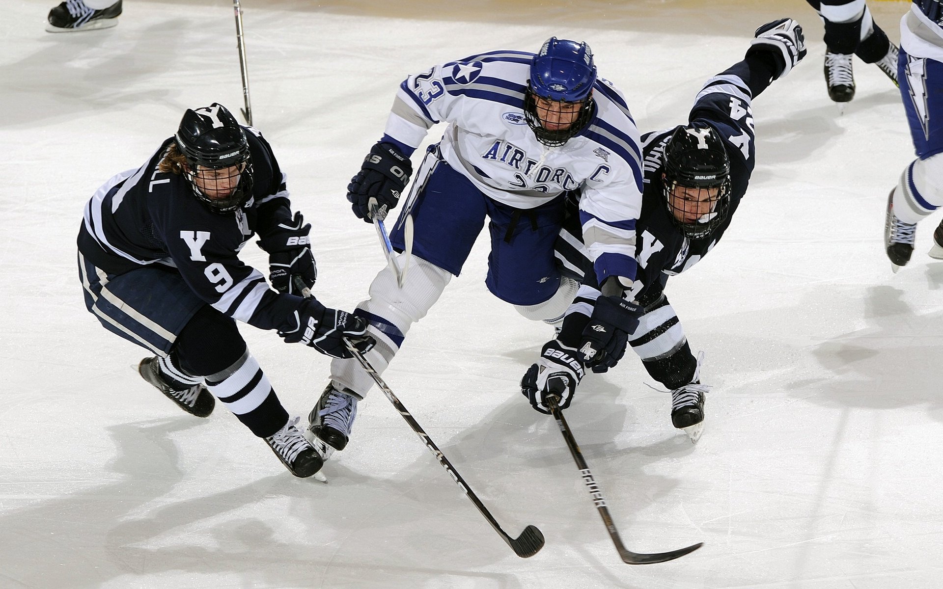 开云体育-雷霆战术压制火箭，德甲争冠战的战术启示