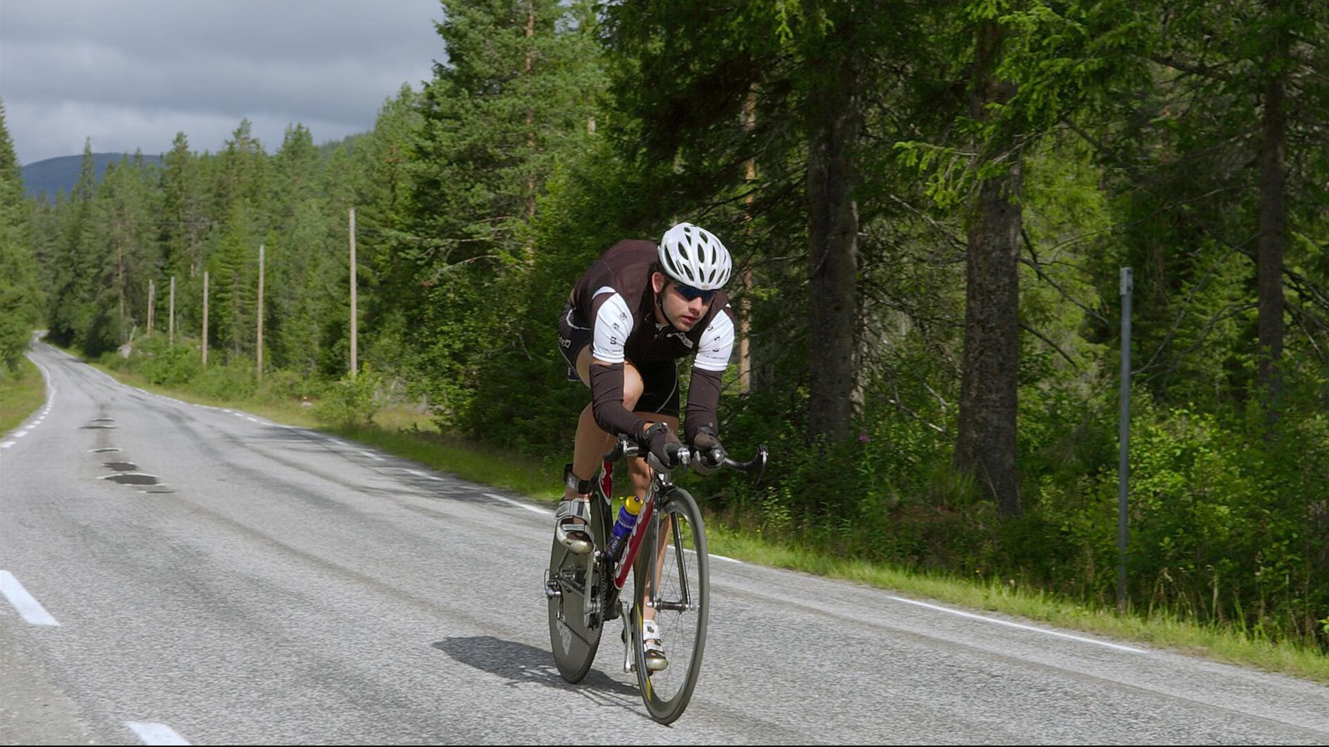 赛道上的双重变奏，雷诺逆袭梅奔，维斯塔潘独舞摩纳哥