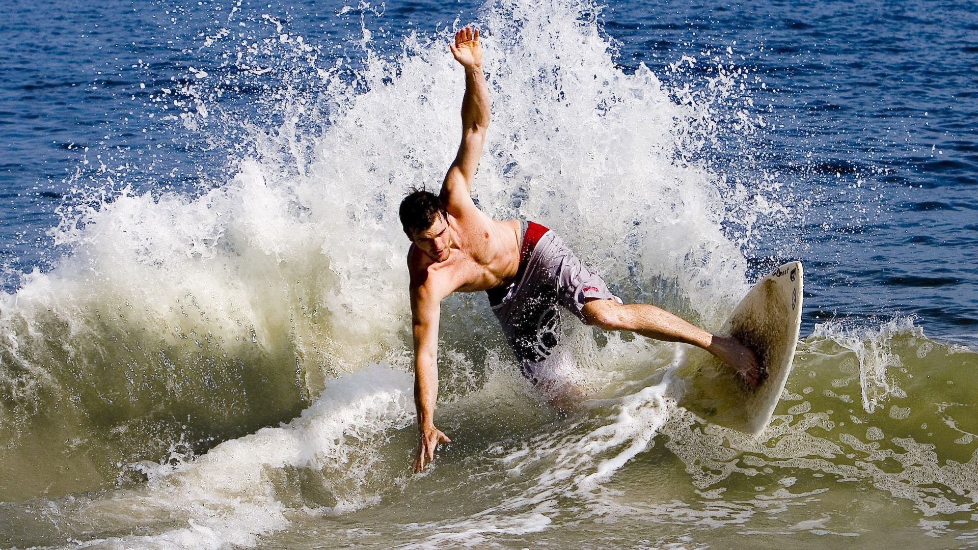 绿茵场上的降维打击，曼城战术碾压与姆巴佩个人英雄主义的双重启示